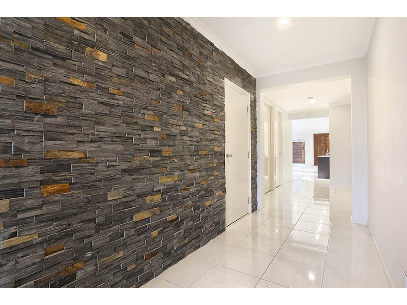 39 Sandarra Boulevard, Sandhurst VIC 3977