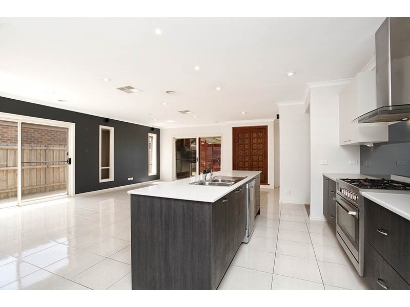 39 Sandarra Boulevard, Sandhurst VIC 3977