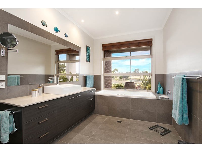 62 Sandarra Boulevard, Sandhurst VIC 3977