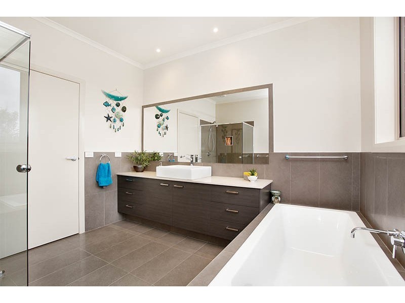 62 Sandarra Boulevard, Sandhurst VIC 3977