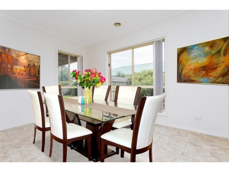 16 Creighton Way, Mornington VIC 3931