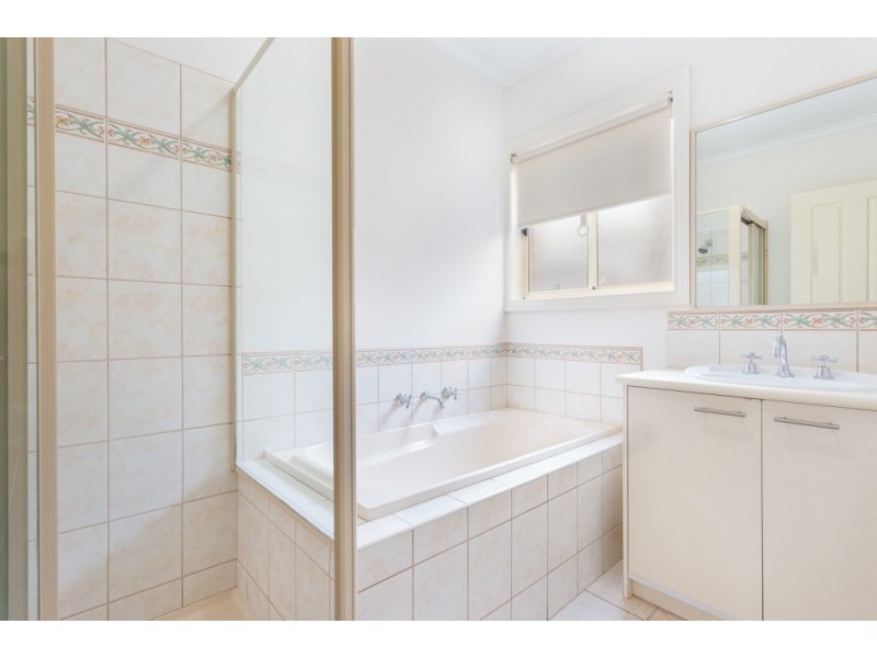 16 Creighton Way, Mornington VIC 3931