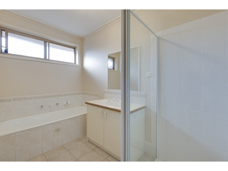 16 Downs Road, Seaford VIC 3198