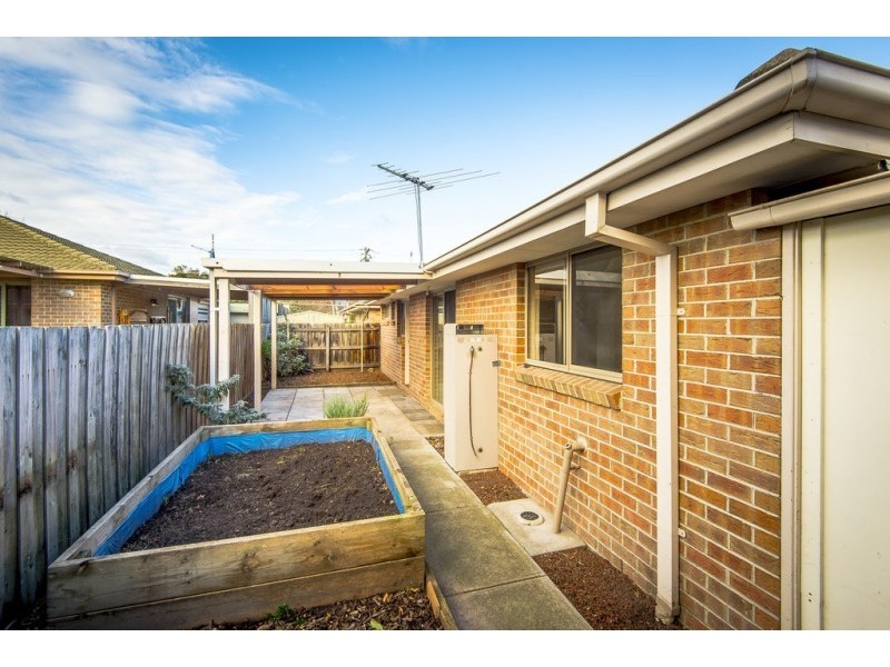 16 Downs Road, Seaford VIC 3198