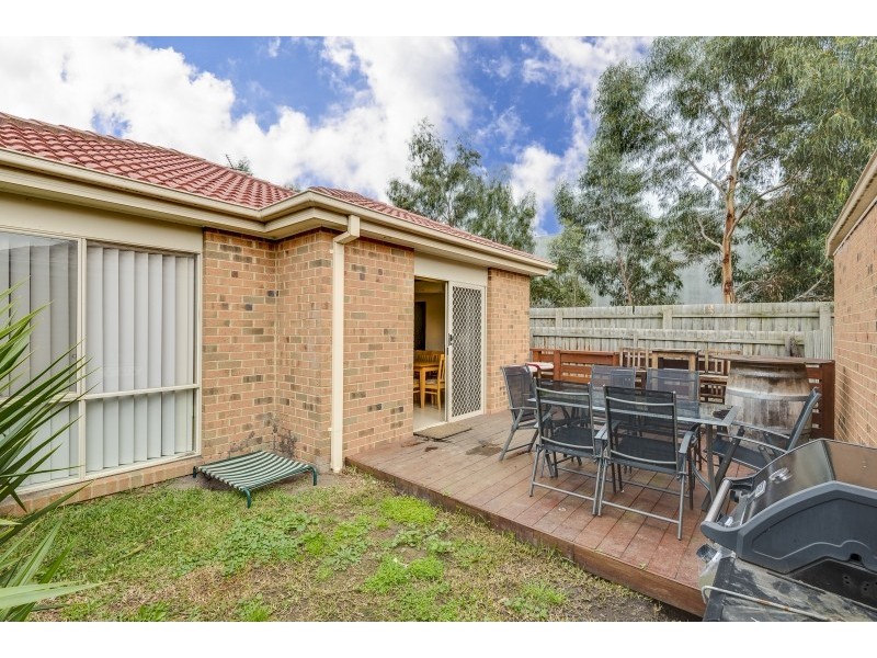 8/75 Clifton Park Drive, Carrum Downs VIC 3201