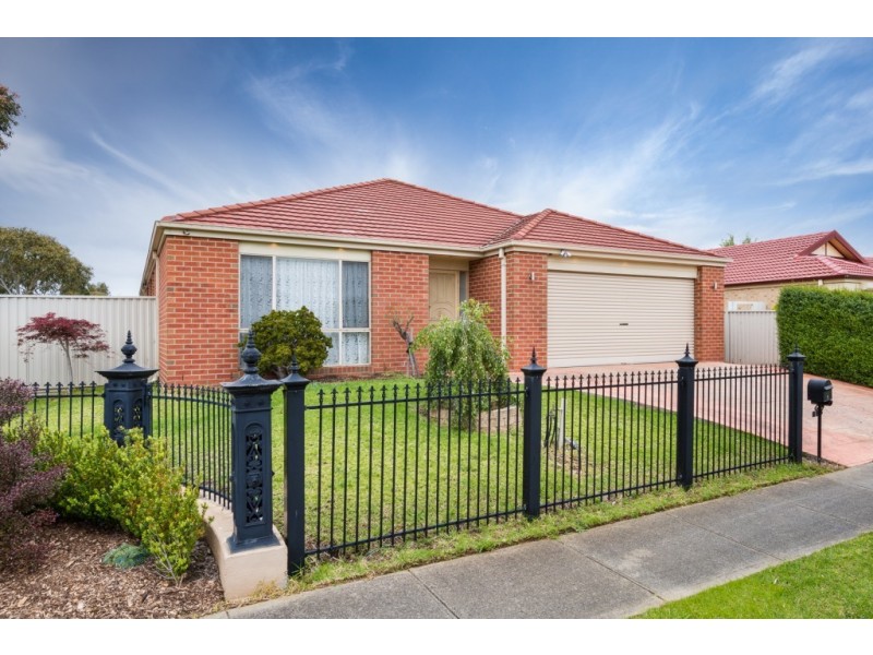 1 Ashbrook Way, Cranbourne West VIC 3977
