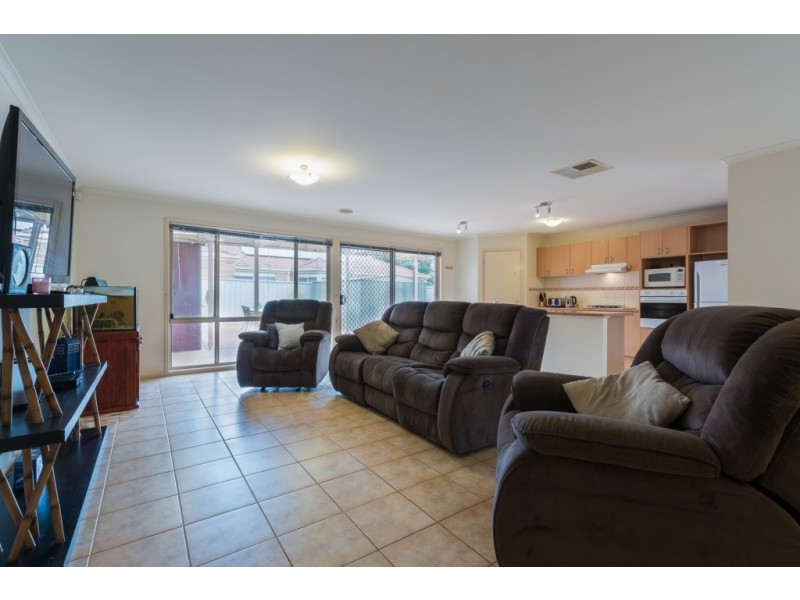 1 Ashbrook Way, Cranbourne West VIC 3977