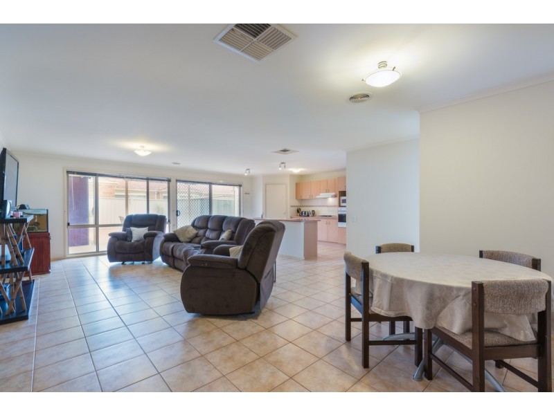 1 Ashbrook Way, Cranbourne West VIC 3977