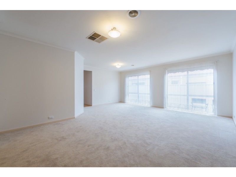 1 Ashbrook Way, Cranbourne West VIC 3977