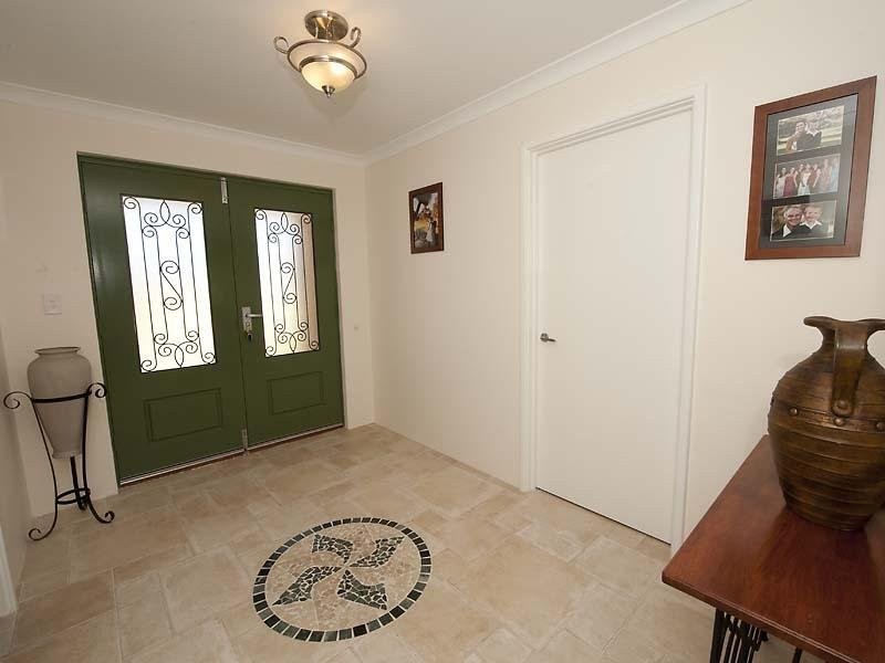 9 Longview Way, The Vines WA 6069