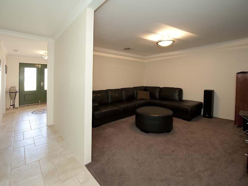9 Longview Way, The Vines WA 6069