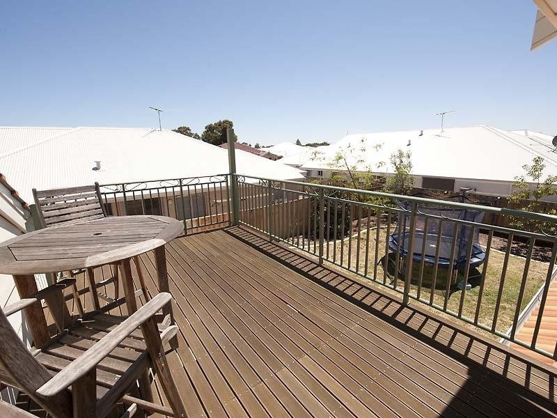 9 Longview Way, The Vines WA 6069