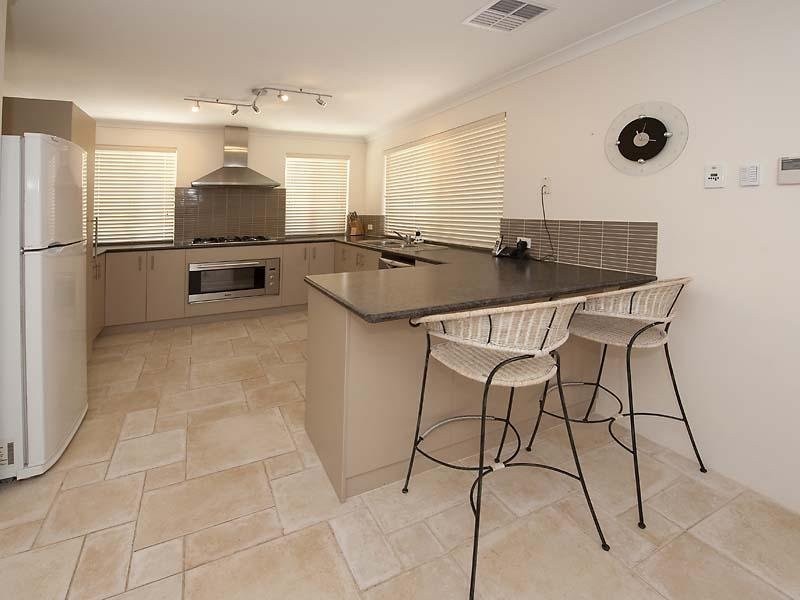 9 Longview Way, The Vines WA 6069