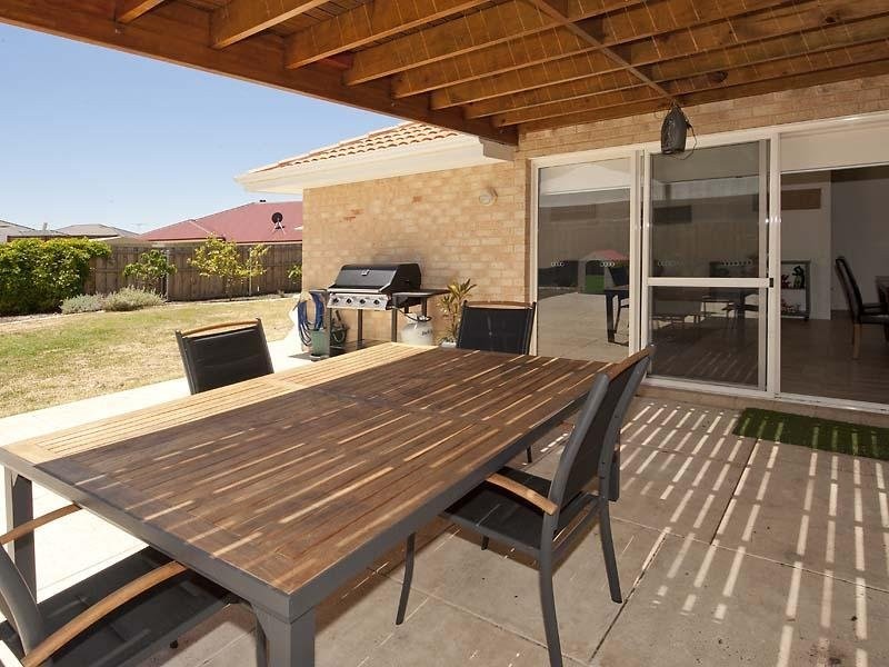 9 Longview Way, The Vines WA 6069