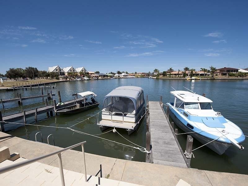 2/1 Waterside Drive, Dudley Park WA 6210