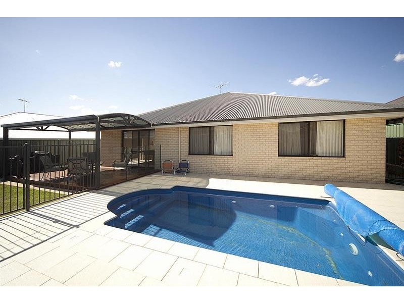 254 Adelaide Street, High Wycombe WA 6057