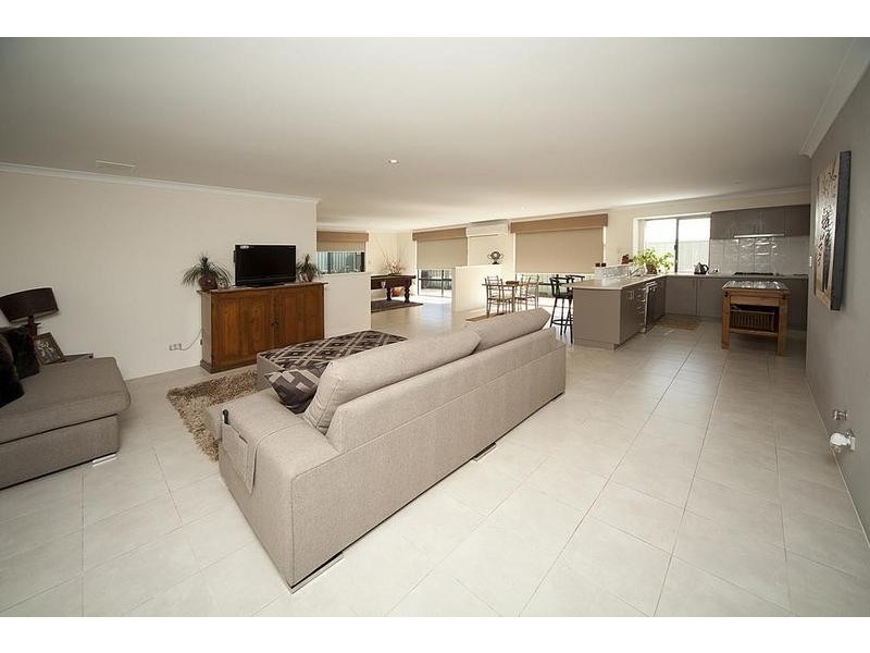 254 Adelaide Street, High Wycombe WA 6057