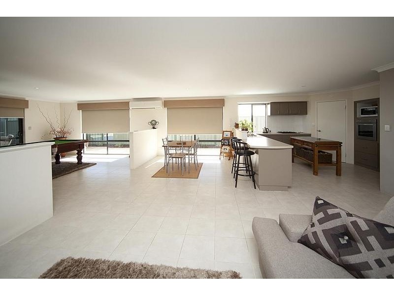 254 Adelaide Street, High Wycombe WA 6057