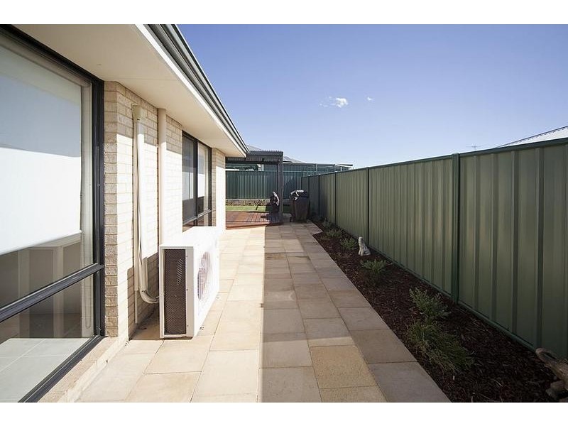 254 Adelaide Street, High Wycombe WA 6057