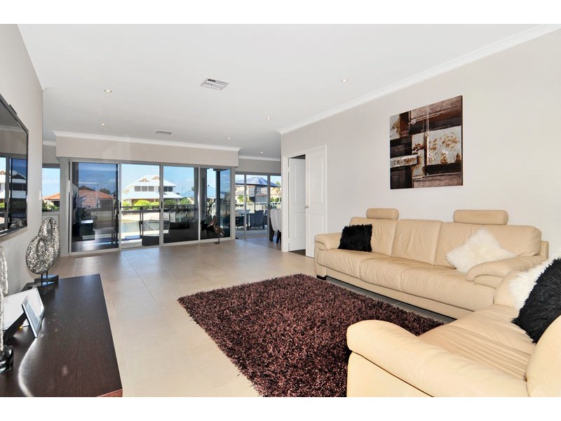 37 Erins Isle, Dudley Park WA 6210