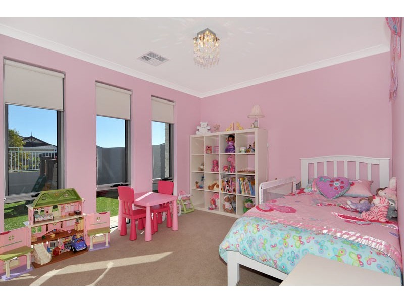 37 Erins Isle, Dudley Park WA 6210