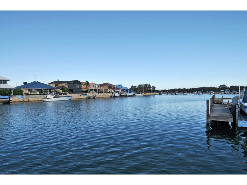37 Erins Isle, Dudley Park WA 6210