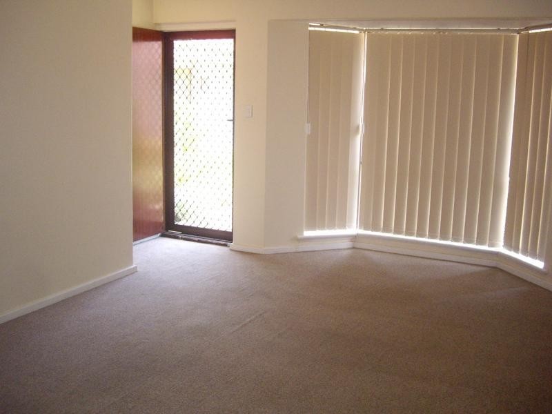 3/2 Lakeside Terrace, Mount Pleasant WA 6153