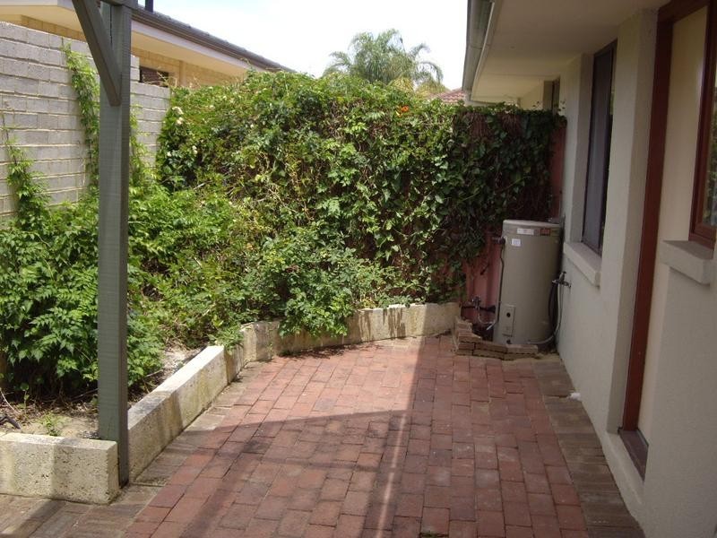 3/2 Lakeside Terrace, Mount Pleasant WA 6153