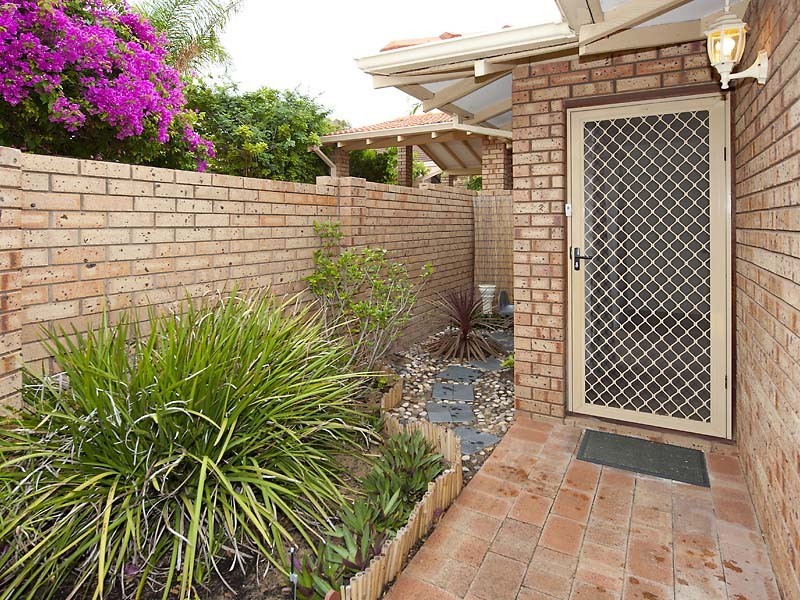 3/3 First Avenue, Applecross WA 6153