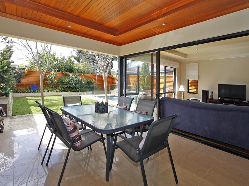 A/16 Simpson Road, Applecross WA 6153