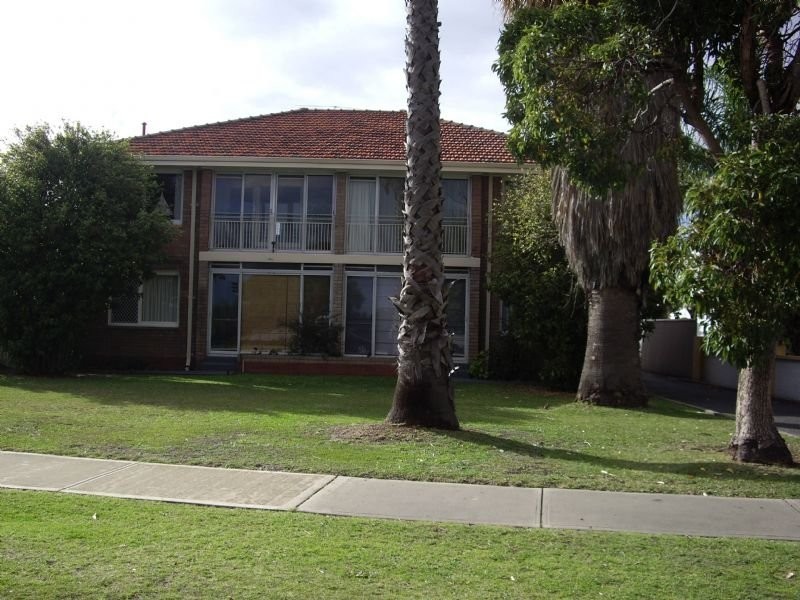 4/155 Melville Parade, Como WA 6152