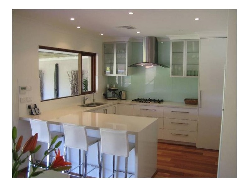 8 Ratcliffe Road, Booragoon WA 6154