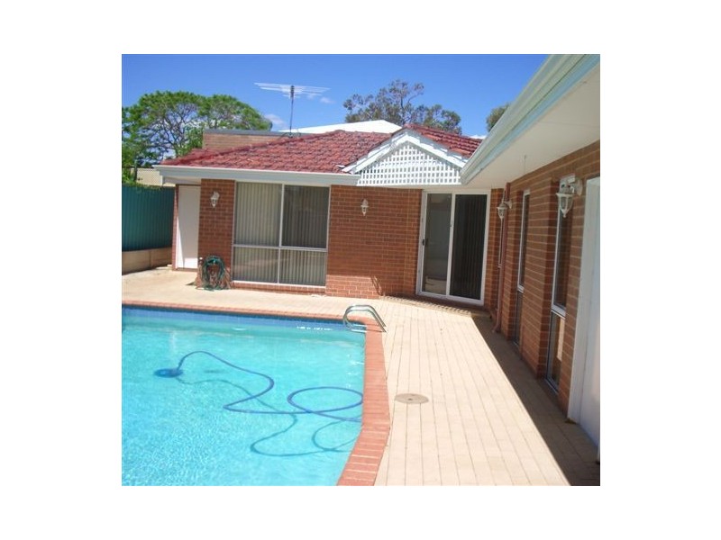2/4 Cormack Street, Alfred Cove WA 6154