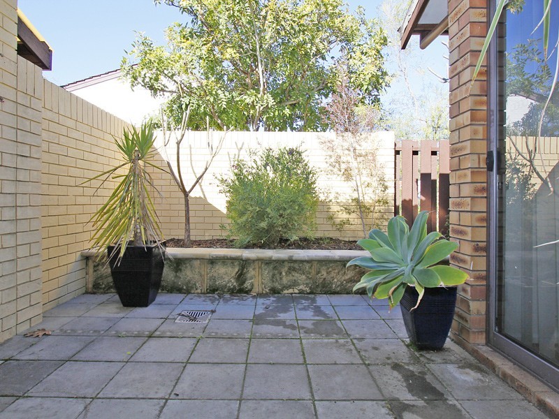 2/3 Strickland Street, South Perth WA 6151