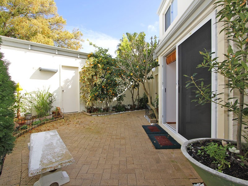 2/72 Macleod Road, Applecross WA 6153