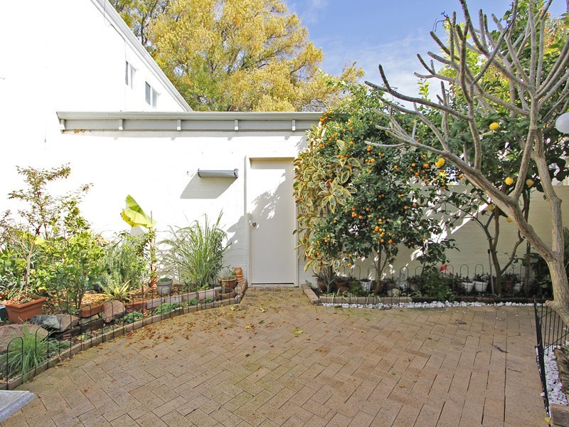 2/72 Macleod Road, Applecross WA 6153