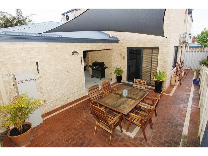 B/42 Foss Street, Bicton WA 6157