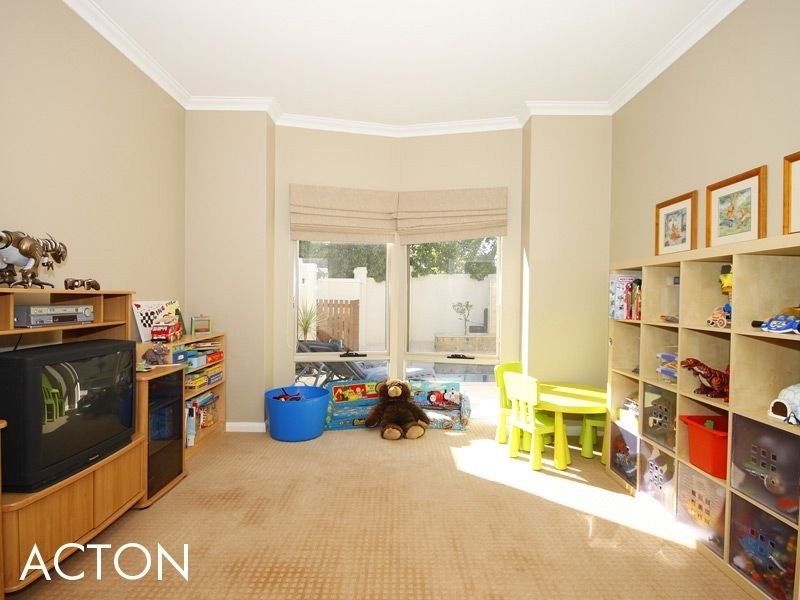 3A Dunvegan Road, Applecross WA 6153