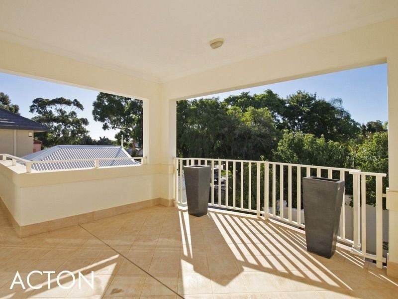 3A Dunvegan Road, Applecross WA 6153
