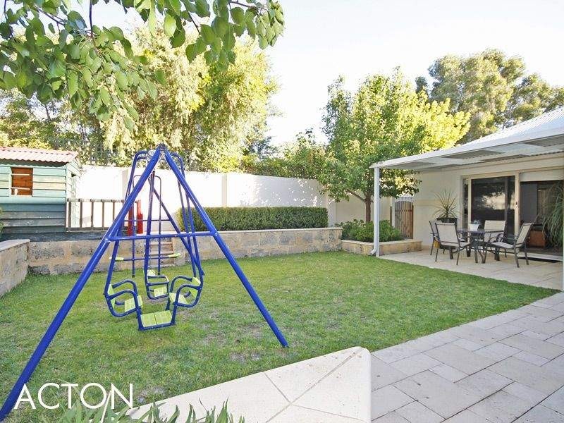 3A Dunvegan Road, Applecross WA 6153