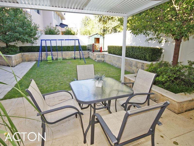 3A Dunvegan Road, Applecross WA 6153