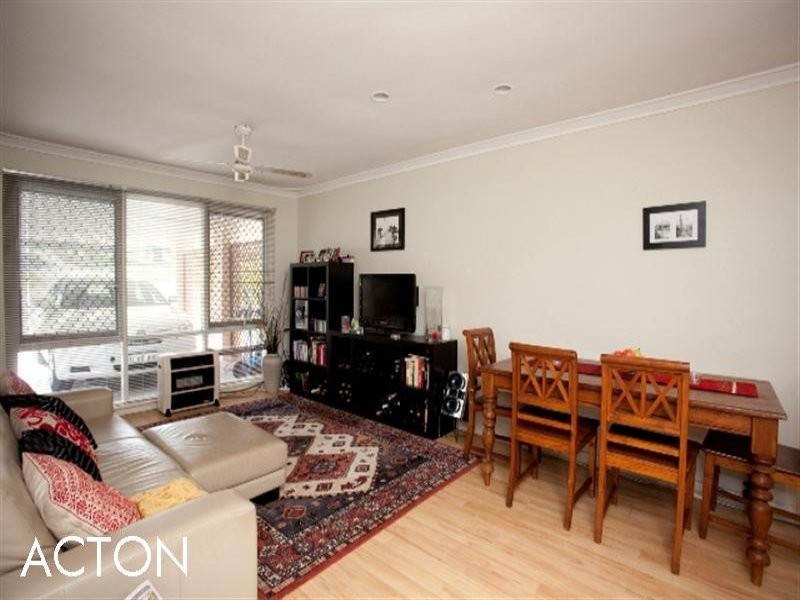 9A Redwood Crescent, Melville WA 6156