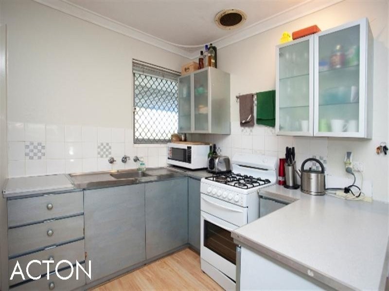 9A Redwood Crescent, Melville WA 6156