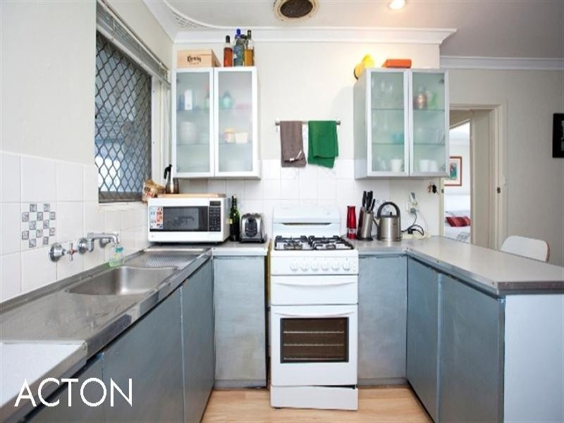 9A Redwood Crescent, Melville WA 6156