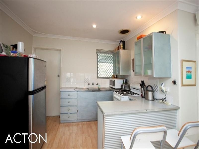 9A Redwood Crescent, Melville WA 6156