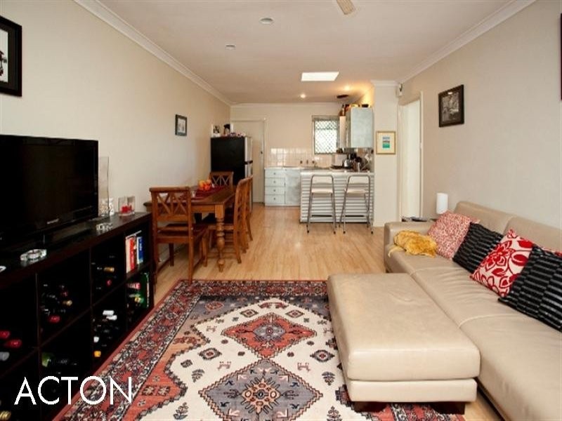 9A Redwood Crescent, Melville WA 6156