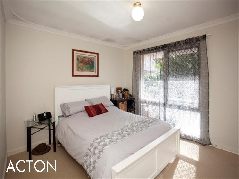 9A Redwood Crescent, Melville WA 6156