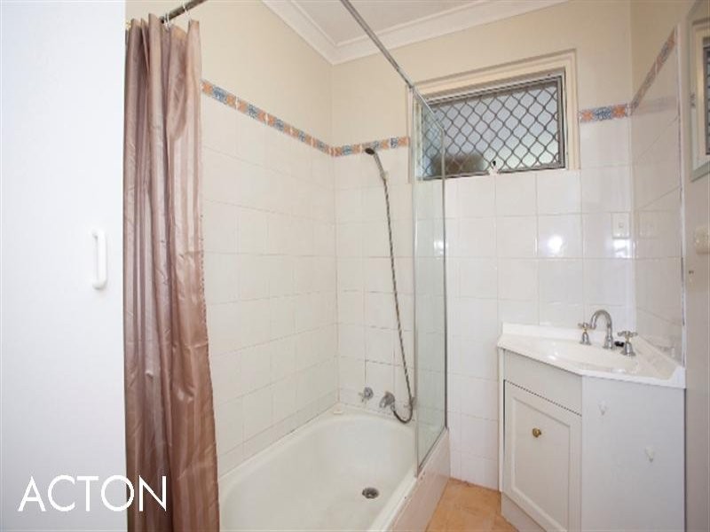 9A Redwood Crescent, Melville WA 6156