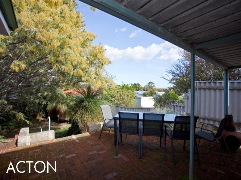 9A Redwood Crescent, Melville WA 6156