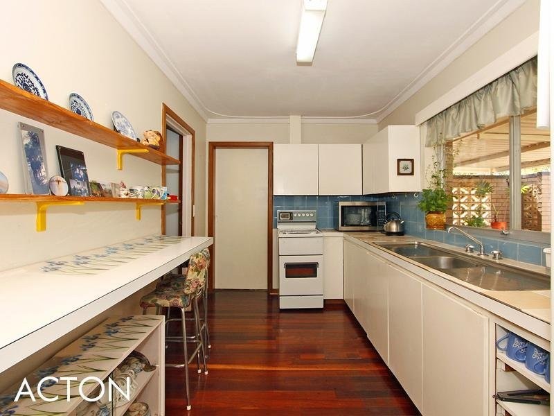 190 Riseley Street, Booragoon WA 6154